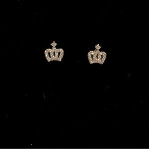 Diamond Crown stud earrings 👑 9.25 sterling silver.